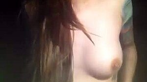 Exklusives Fetisch-Video mit junger Amateur-Latina mit großem Schwanz