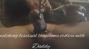 Ayah menikmati threesome biseksual dengan anaknya