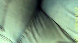Vroče dekliško porno video prikazuje, kako se Vienna Black trdo jebe na jahti