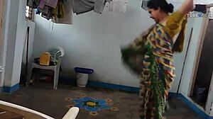 Amatőr indiai pár élvezi a kültéri szexet nagy felbontásban