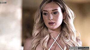 Mladá dievčina s malými prsiami sa tvrdo šuká v hardcore videu s pornoherečkou