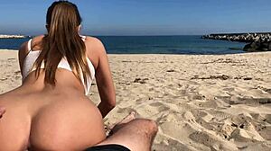 Pasangan Amatir di Pantai Bermain-main dan Berakhir dengan Ejakulasi yang Menggairahkan