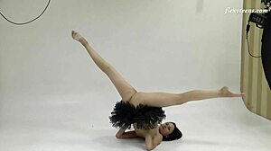 HD-video van Galina Markovas die zich acrobatisch rekt