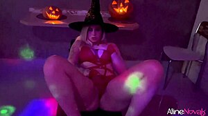 Amatérska sexuálna nahrávka mladej čarodejnice, ktorá jazdí na veľkom penise na Halloween