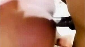 Amaterska črna najstnica se jebe z velikim črnim kurcem v domačem videu
