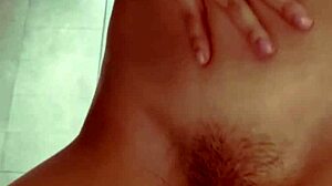 Besos sensuales y sexo hardcore en un video casero