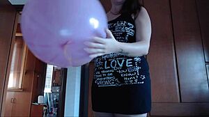Erkunden Sie die Welt der Ballons mit dieser Sammlung von 69 Videos