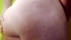 Een sensuele massage verandert in een hete masturbatie sessie