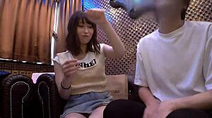 スリムで美しい日本の女の子,ミズキがフルムービーでオンラインで登場!