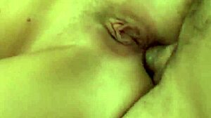 Bu sarışın hatun deepthroat yapmayı seviyor ve bu videoda becerilerini gösteriyor