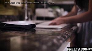 Celý film na Freetaboo.net: Přirozená prsa, sex a hraní rolí v horké scéně