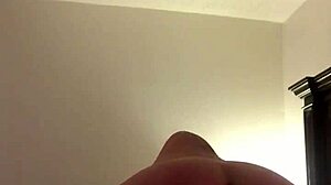 Fosta iubită împărtășește un videoclip de masturbare solo