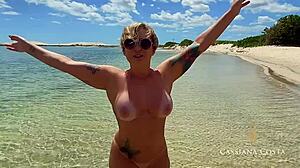 Η Cassiana Costa κάνει τατουάζ και γαμιέται από έναν ψαρά στην παραλία
