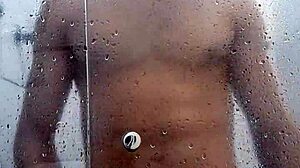 צעיר גיי אמצעי נהנה מסקס בחוץ ומתאונן במקלחת