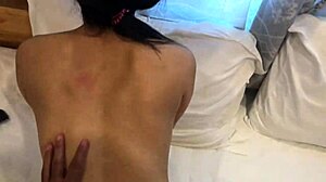 Asyalı üniversite kızı xxapple, ayna karşısında sikişirken kalçasını spermlerle kaplıyor