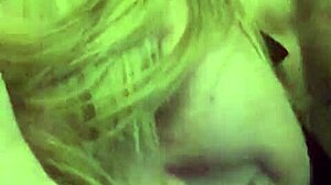 L'amateur britannique Alison profite d'un sexe avec une grosse bite dans une vidéo chaude