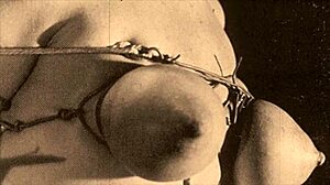 Vintage Lesben erkunden Bondage und Unterwerfung