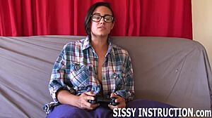 Sarjana seni keseronokan oral dengan video feminisasi ini yang menampilkan latihan sissy
