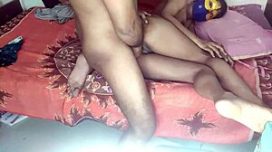 Аматьорска бенгалска ученичка и учителка се занимават със сексуална активност
