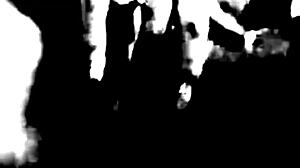 مشهد لورا أنجلز الغريب للشرج واللسان مع توأم يصلان إلى الذروة الموسيقية