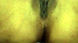 Nydelig bakside og fylt vagina av en Latina-kvinne