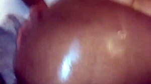 Instruksikan seorang gadis bahenol dengan payudara besar dan pantat besar bagaimana berhubungan seks dan melakukan seks oral di kamera sambil berbicara kotor, menampilkan gambar close-up dan konten yang berbasis di California