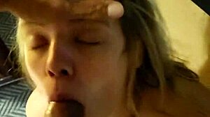 Liten vit tjej ger en deepthroat och anal slickning till en stor svart kuk i en oredigerad hotellvideo