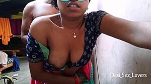 Video di sesso all'aperto fatto in casa da coppie di villaggi indiani catturato dalla telecamera