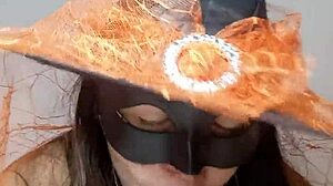 El fetiche de brujas de Halloween de mis vecinos toma un giro caliente con sus videos amateurs